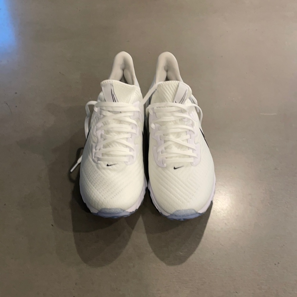 Golf shoes